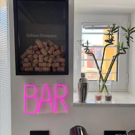 Raroom Champagne
